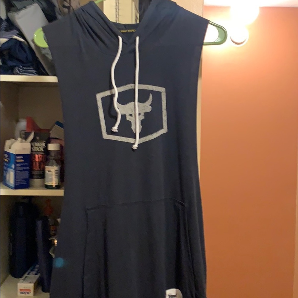 Project rock Under Armour cut off hoodie